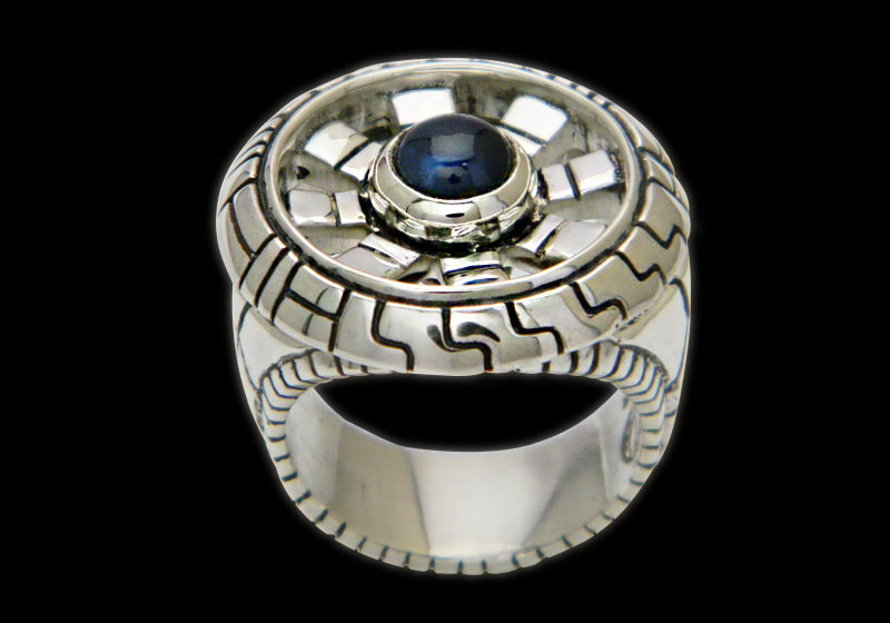 Ring/silver/Space Craft